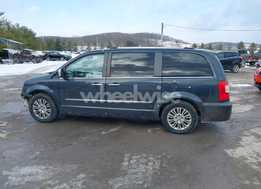 Photo 15 of 2014 Chrysler Town & COUNTRY TOURING-L 30TH ANNIVERSARY (VIN 2C4RC1CG5ER330310)