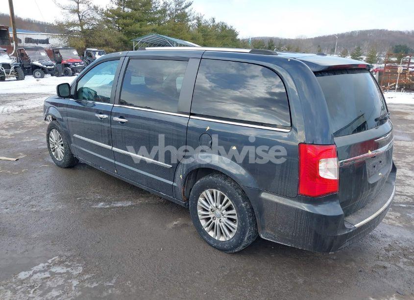 Photo 3 of 2014 Chrysler Town & COUNTRY TOURING-L 30TH ANNIVERSARY (VIN 2C4RC1CG5ER330310)