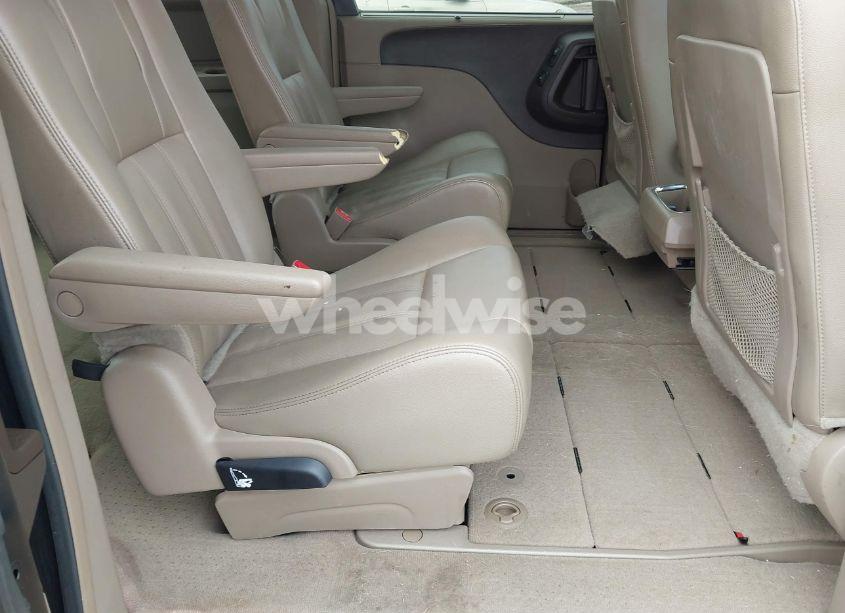 Photo 8 of 2014 Chrysler Town & COUNTRY TOURING-L (VIN 2C4RC1CG5ER378194)