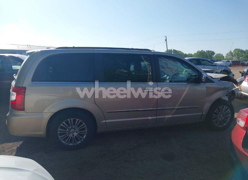 Photo 14 of 2014 Chrysler Town & COUNTRY TOURING-L (VIN 2C4RC1CG5ER464668)