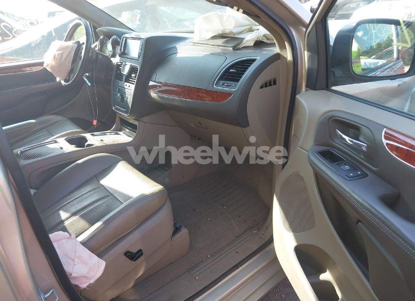 Photo 5 of 2014 Chrysler Town & COUNTRY TOURING-L (VIN 2C4RC1CG5ER464668)