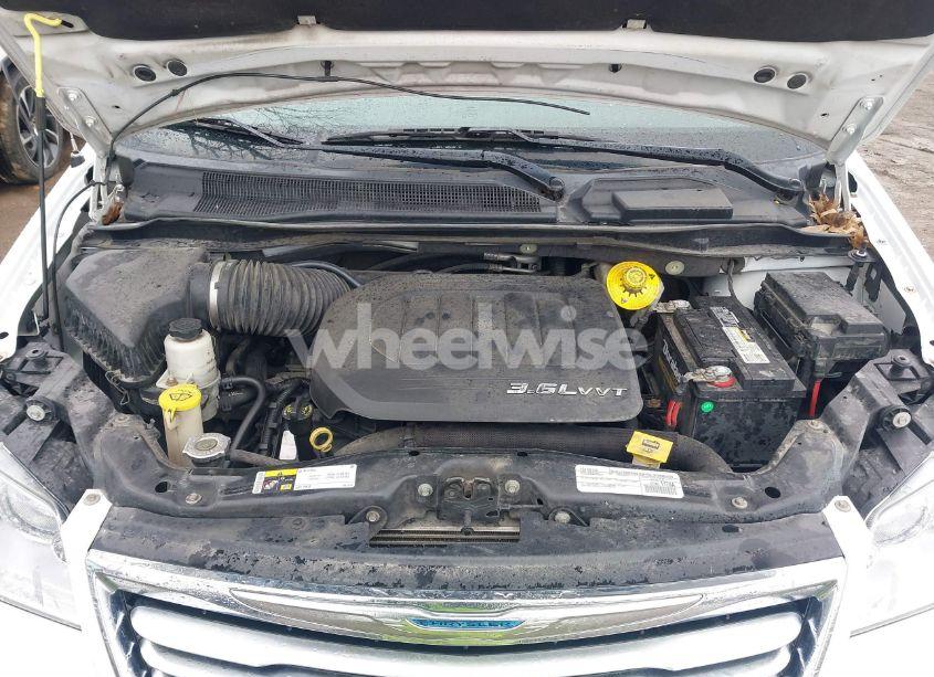 Photo 10 of 2015 Chrysler Town & COUNTRY TOURING-L (VIN 2C4RC1CG5FR655959)