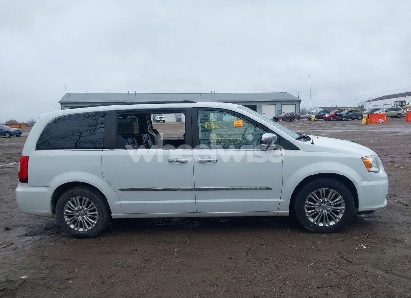 Photo 13 of 2015 Chrysler Town & COUNTRY TOURING-L (VIN 2C4RC1CG5FR655959)