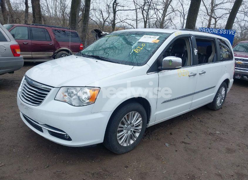 Photo 2 of 2015 Chrysler Town & COUNTRY TOURING-L (VIN 2C4RC1CG5FR655959)