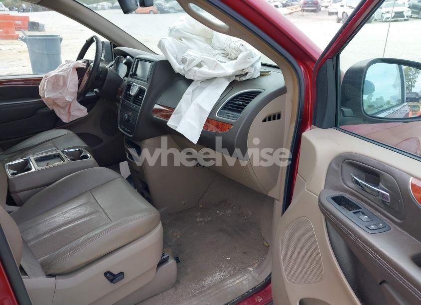 Photo 5 of 2015 Chrysler Town & COUNTRY TOURING-L (VIN 2C4RC1CG5FR727484)