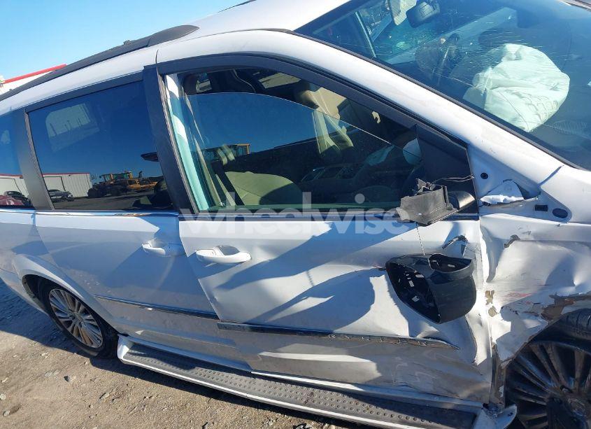 Photo 14 of 2015 Chrysler Town & COUNTRY TOURING-L (VIN 2C4RC1CG5FR728019)