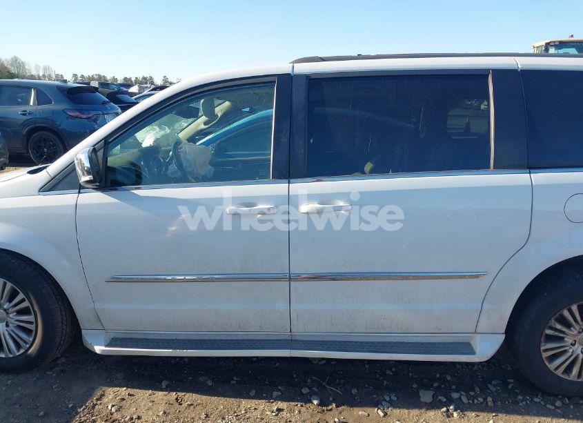 Photo 15 of 2015 Chrysler Town & COUNTRY TOURING-L (VIN 2C4RC1CG5FR728019)