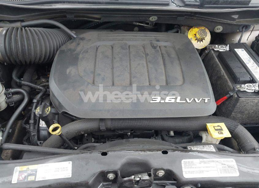 Photo 10 of 2016 Chrysler Town & COUNTRY TOURING-L ANNIVERSARY EDITION (VIN 2C4RC1CG5GR166771)