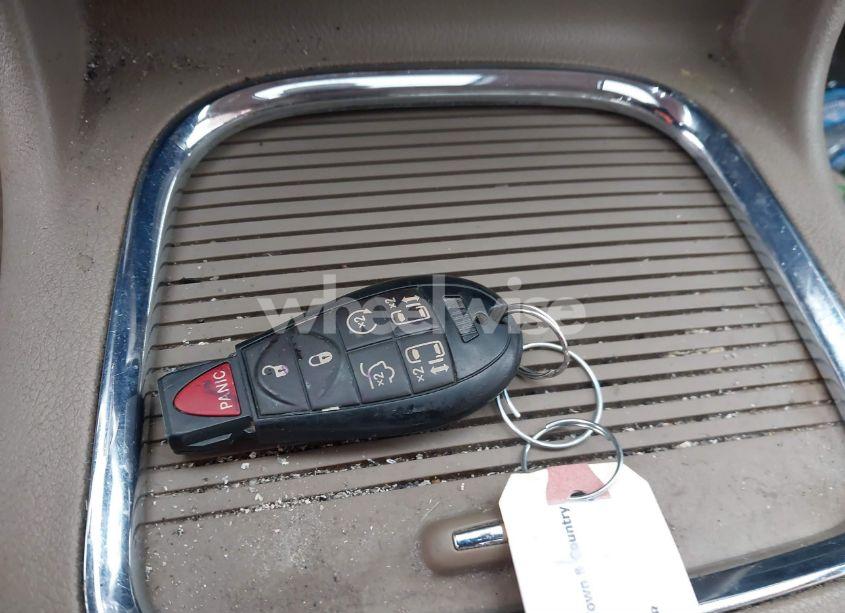 Photo 11 of 2016 Chrysler Town & COUNTRY TOURING-L ANNIVERSARY EDITION (VIN 2C4RC1CG5GR166771)