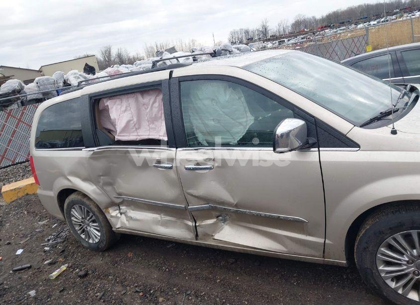 Photo 13 of 2016 Chrysler Town & COUNTRY TOURING-L ANNIVERSARY EDITION (VIN 2C4RC1CG5GR166771)