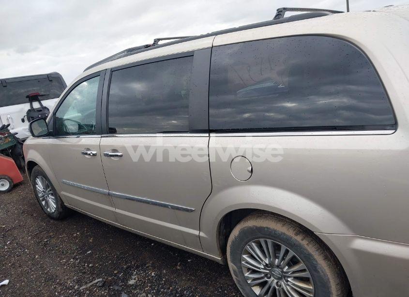 Photo 14 of 2016 Chrysler Town & COUNTRY TOURING-L ANNIVERSARY EDITION (VIN 2C4RC1CG5GR166771)