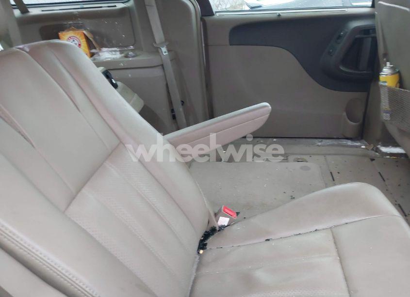 Photo 8 of 2016 Chrysler Town & COUNTRY TOURING-L ANNIVERSARY EDITION (VIN 2C4RC1CG5GR166771)