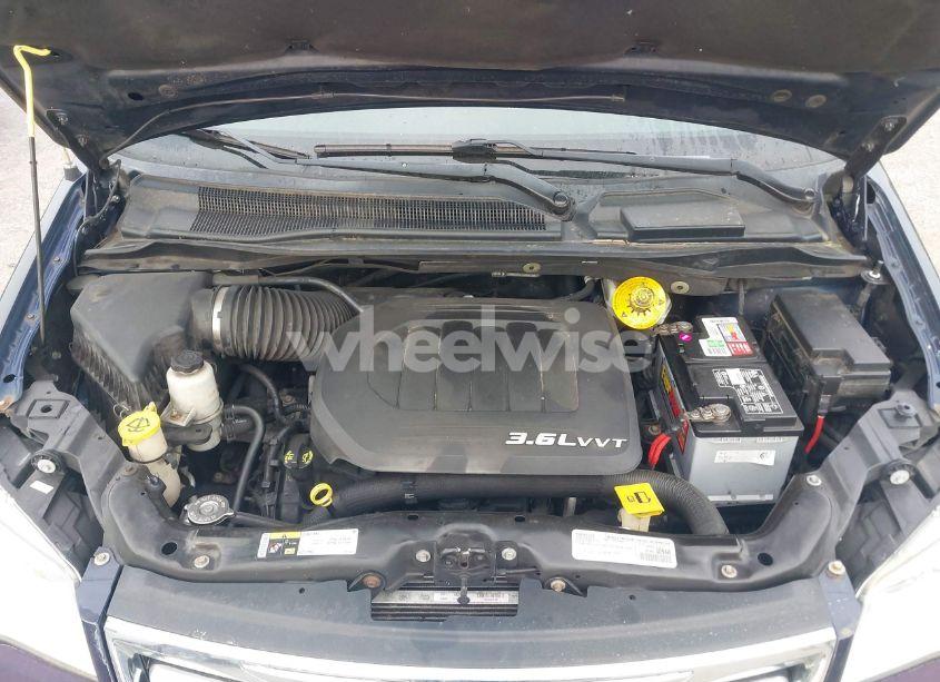 Photo 10 of 2016 Chrysler Town & COUNTRY TOURING-L ANNIVERSARY EDITION (VIN 2C4RC1CG5GR188401)