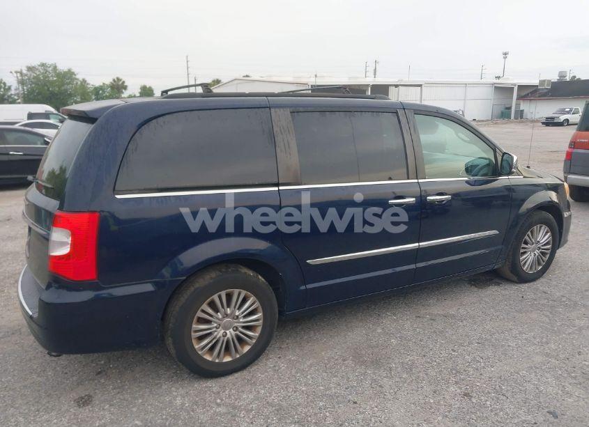 Photo 13 of 2016 Chrysler Town & COUNTRY TOURING-L ANNIVERSARY EDITION (VIN 2C4RC1CG5GR188401)