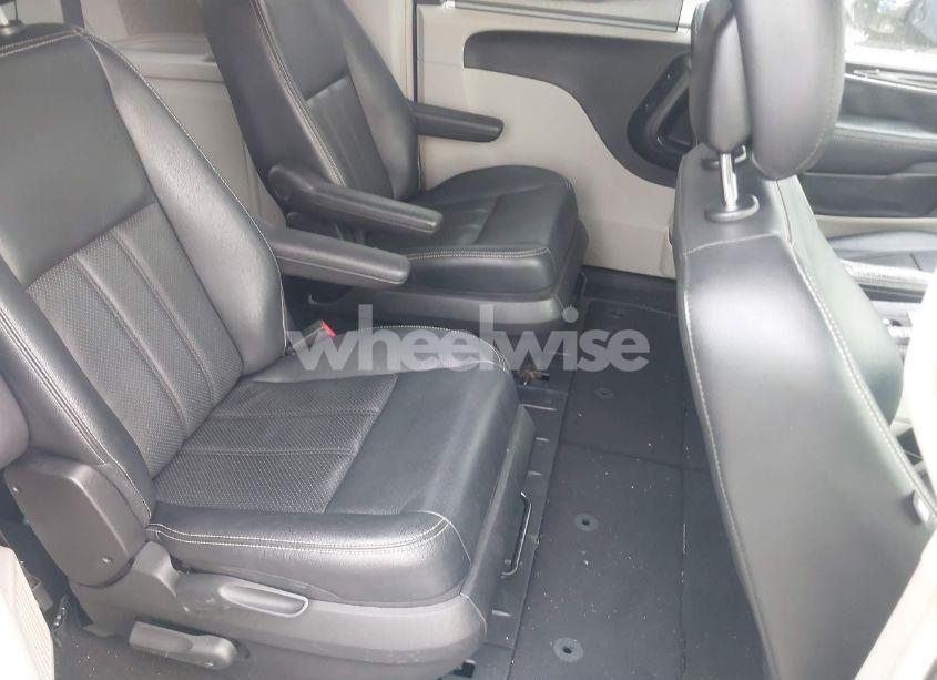 Photo 8 of 2016 Chrysler Town & COUNTRY TOURING-L ANNIVERSARY EDITION (VIN 2C4RC1CG5GR188401)