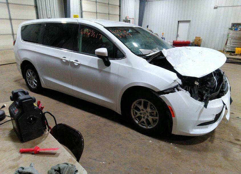 2022 Chrysler Voyager LX (VIN 2C4RC1CG5NR103411) main photo