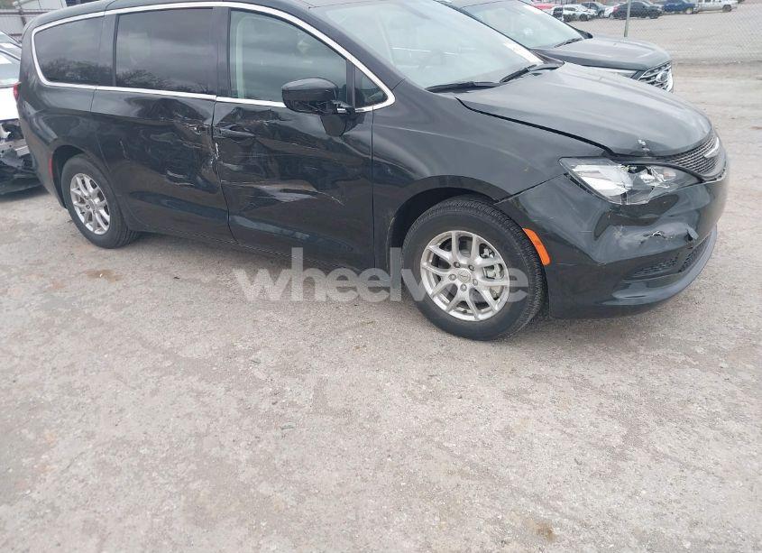 Photo 6 of 2022 Chrysler Voyager LX (VIN 2C4RC1CG5NR226898)