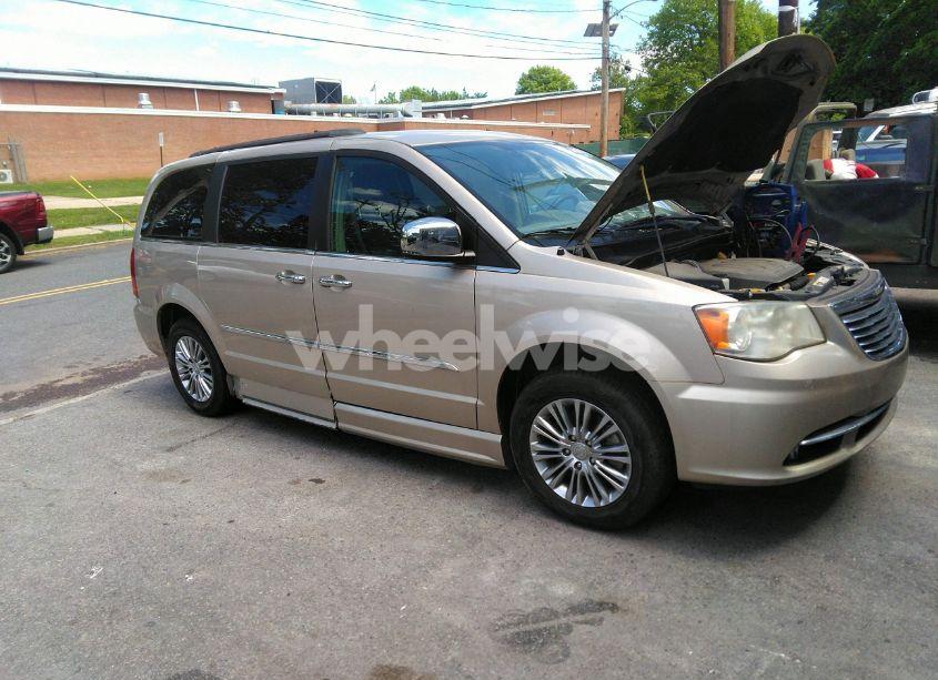 2013 Chrysler Town & COUNTRY TOURING-L (VIN 2C4RC1CG6DR542342) main photo