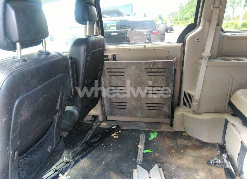 Photo 12 of 2013 Chrysler Town & COUNTRY TOURING-L (VIN 2C4RC1CG6DR542342)