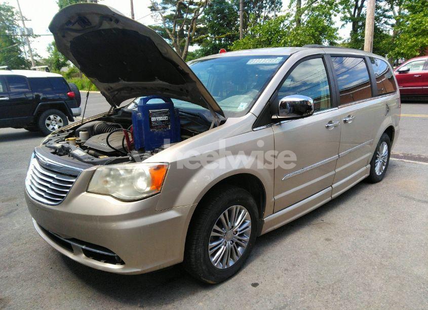 Photo 2 of 2013 Chrysler Town & COUNTRY TOURING-L (VIN 2C4RC1CG6DR542342)