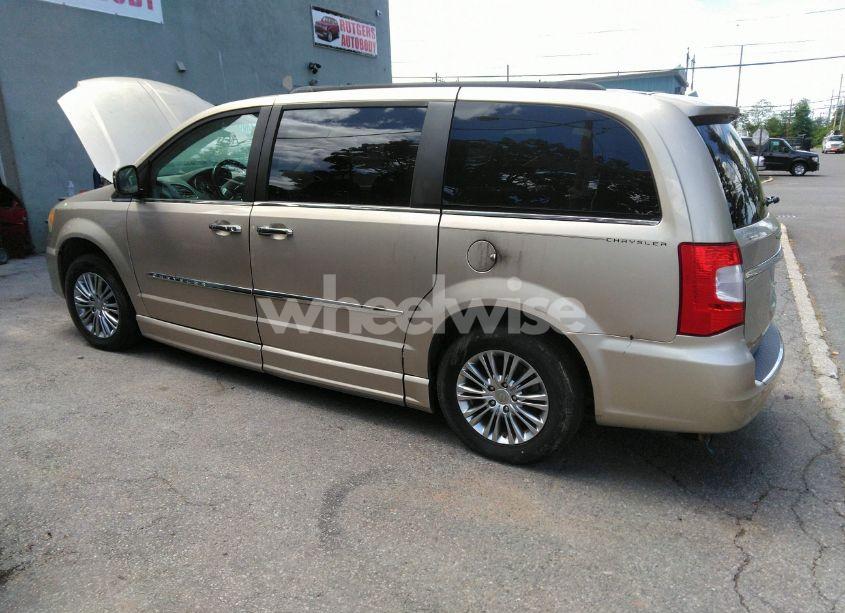 Photo 3 of 2013 Chrysler Town & COUNTRY TOURING-L (VIN 2C4RC1CG6DR542342)