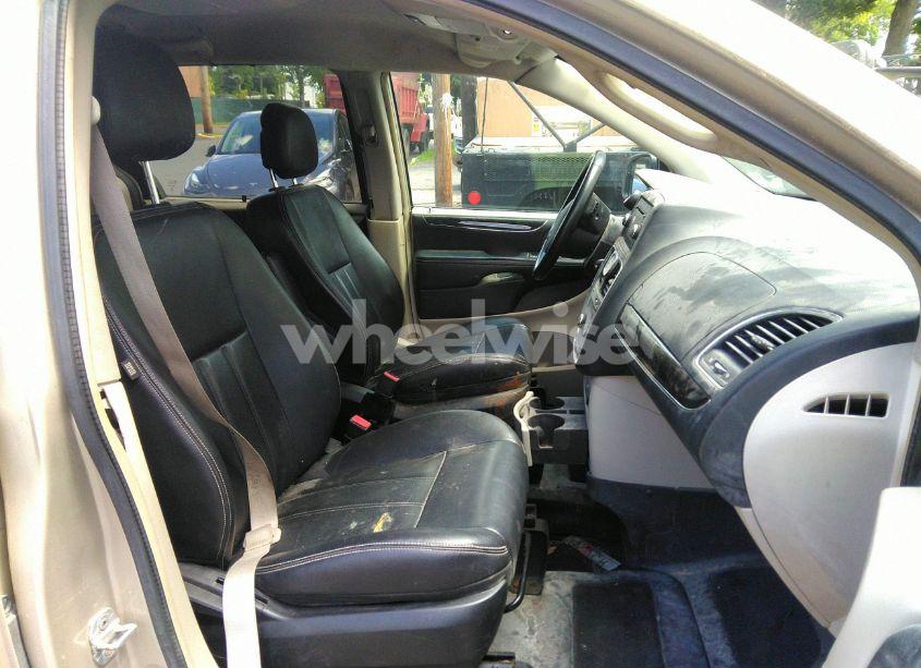 Photo 5 of 2013 Chrysler Town & COUNTRY TOURING-L (VIN 2C4RC1CG6DR542342)