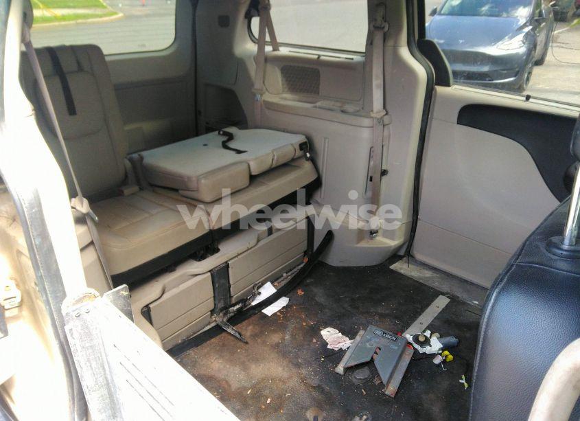 Photo 7 of 2013 Chrysler Town & COUNTRY TOURING-L (VIN 2C4RC1CG6DR542342)