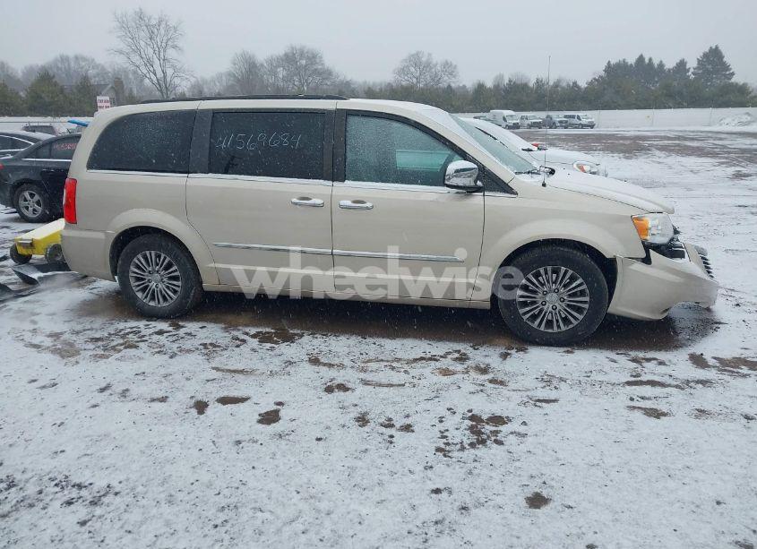 Photo 13 of 2013 Chrysler Town & COUNTRY TOURING-L (VIN 2C4RC1CG6DR564728)