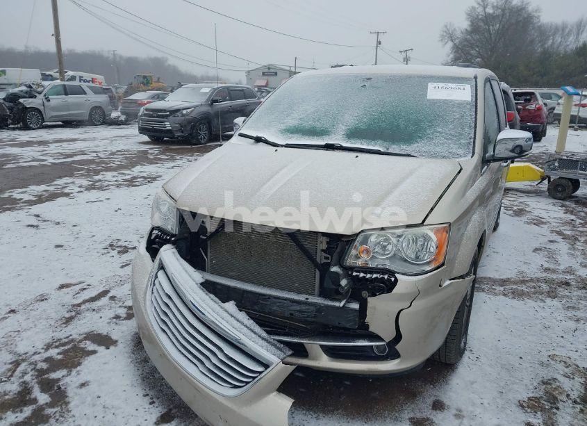 Photo 2 of 2013 Chrysler Town & COUNTRY TOURING-L (VIN 2C4RC1CG6DR564728)