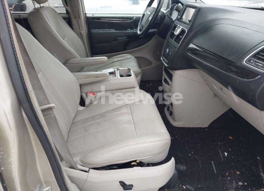 Photo 5 of 2013 Chrysler Town & COUNTRY TOURING-L (VIN 2C4RC1CG6DR564728)