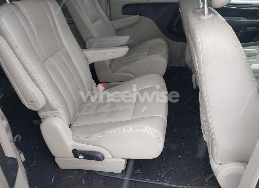 Photo 8 of 2013 Chrysler Town & COUNTRY TOURING-L (VIN 2C4RC1CG6DR564728)