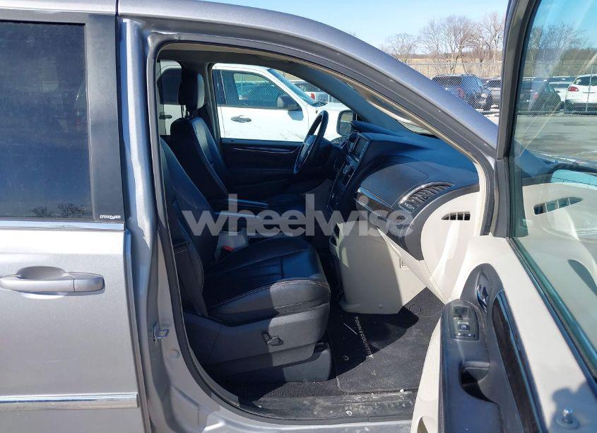 Photo 5 of 2013 Chrysler Town & COUNTRY TOURING-L (VIN 2C4RC1CG6DR650928)