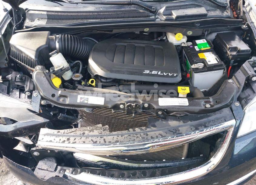 Photo 10 of 2013 Chrysler Town & COUNTRY TOURING-L (VIN 2C4RC1CG6DR652047)