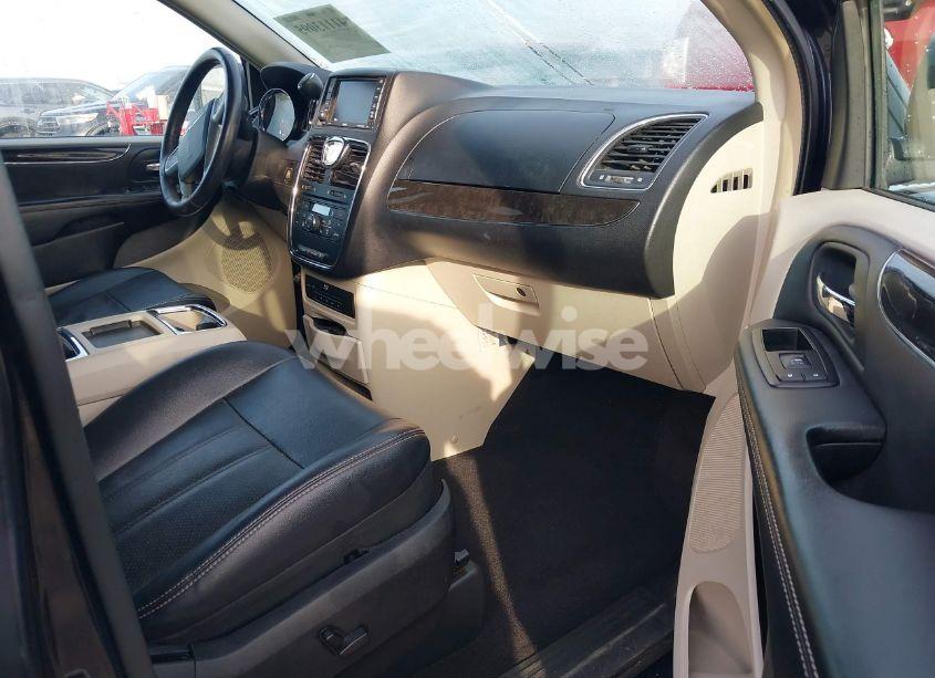 Photo 5 of 2013 Chrysler Town & COUNTRY TOURING-L (VIN 2C4RC1CG6DR652047)