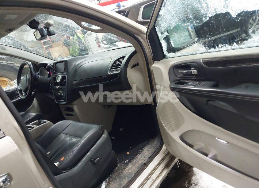 Photo 5 of 2013 Chrysler Town & COUNTRY TOURING-L (VIN 2C4RC1CG6DR819569)