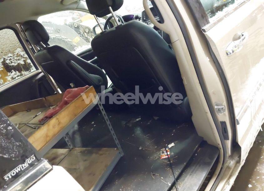 Photo 8 of 2013 Chrysler Town & COUNTRY TOURING-L (VIN 2C4RC1CG6DR819569)