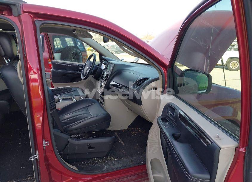 Photo 5 of 2014 Chrysler Town & COUNTRY TOURING-L (VIN 2C4RC1CG6ER143786)