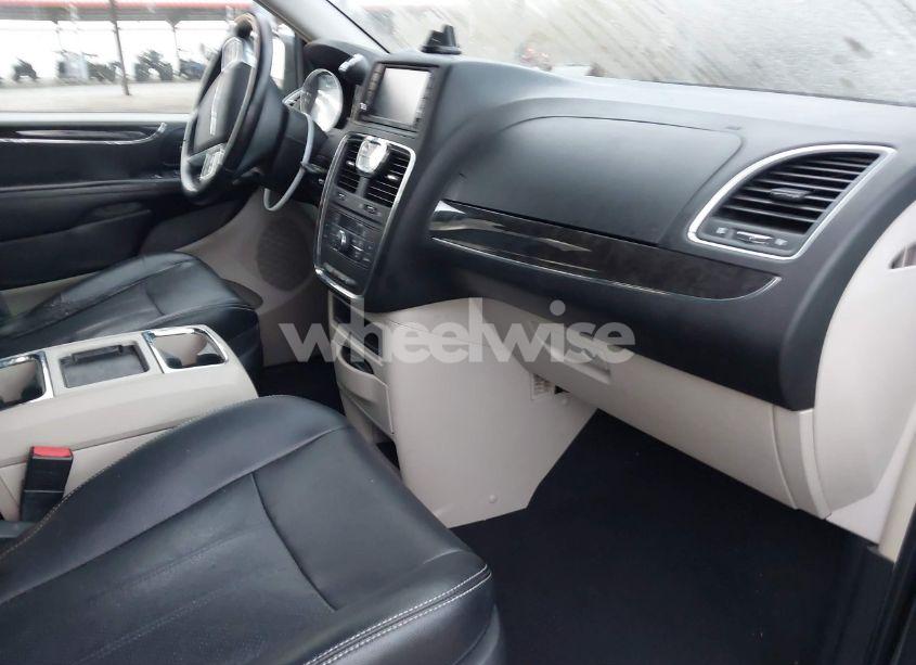 Photo 5 of 2014 Chrysler Town & COUNTRY TOURING-L (VIN 2C4RC1CG6ER180076)