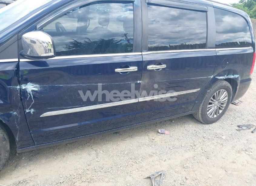 Photo 13 of 2014 Chrysler Town & COUNTRY TOURING-L (VIN 2C4RC1CG6ER200200)