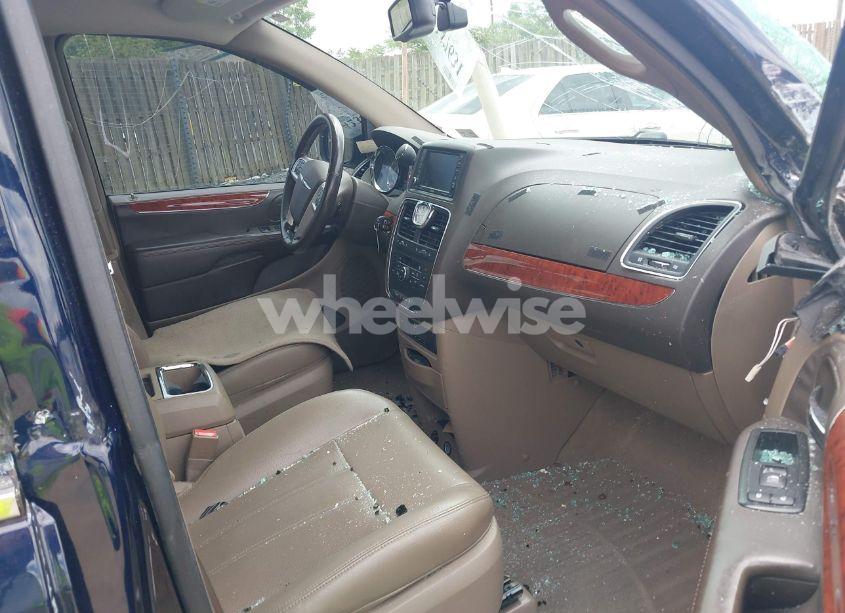 Photo 5 of 2014 Chrysler Town & COUNTRY TOURING-L (VIN 2C4RC1CG6ER200200)