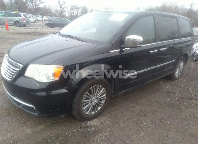 Photo 2 of 2014 Chrysler Town & COUNTRY TOURING-L (VIN 2C4RC1CG6ER333037)