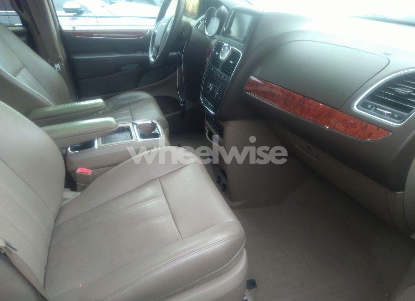 Photo 5 of 2014 Chrysler Town & COUNTRY TOURING-L (VIN 2C4RC1CG6ER333037)