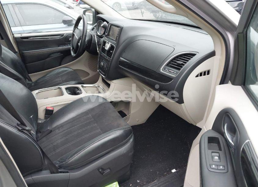 Photo 5 of 2014 Chrysler Town & COUNTRY TOURING-L 30TH ANNIVERSARY (VIN 2C4RC1CG6ER407816)