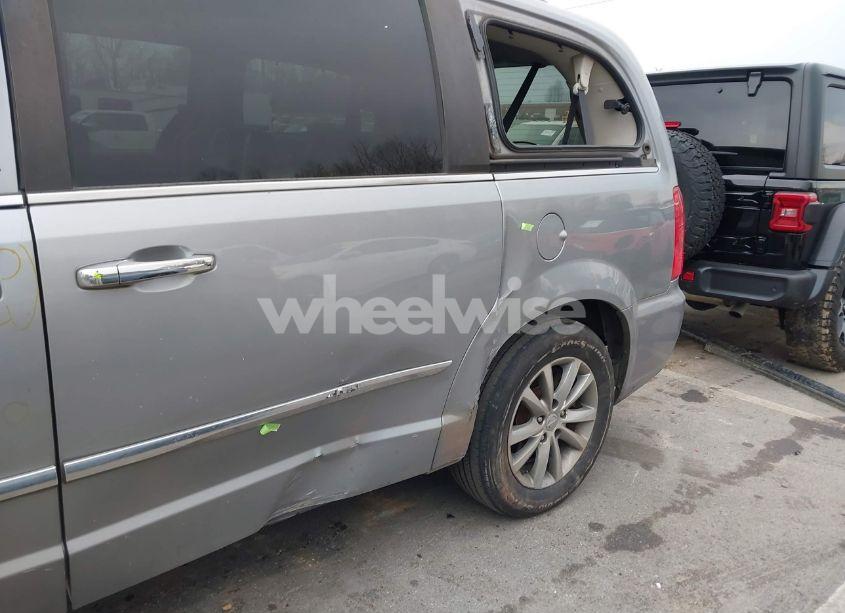 Photo 6 of 2014 Chrysler Town & COUNTRY TOURING-L 30TH ANNIVERSARY (VIN 2C4RC1CG6ER407816)