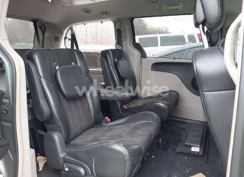 Photo 8 of 2014 Chrysler Town & COUNTRY TOURING-L 30TH ANNIVERSARY (VIN 2C4RC1CG6ER407816)