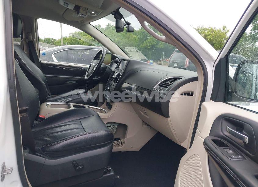 Photo 5 of 2015 Chrysler Town & COUNTRY TOURING-L (VIN 2C4RC1CG6FR507075)