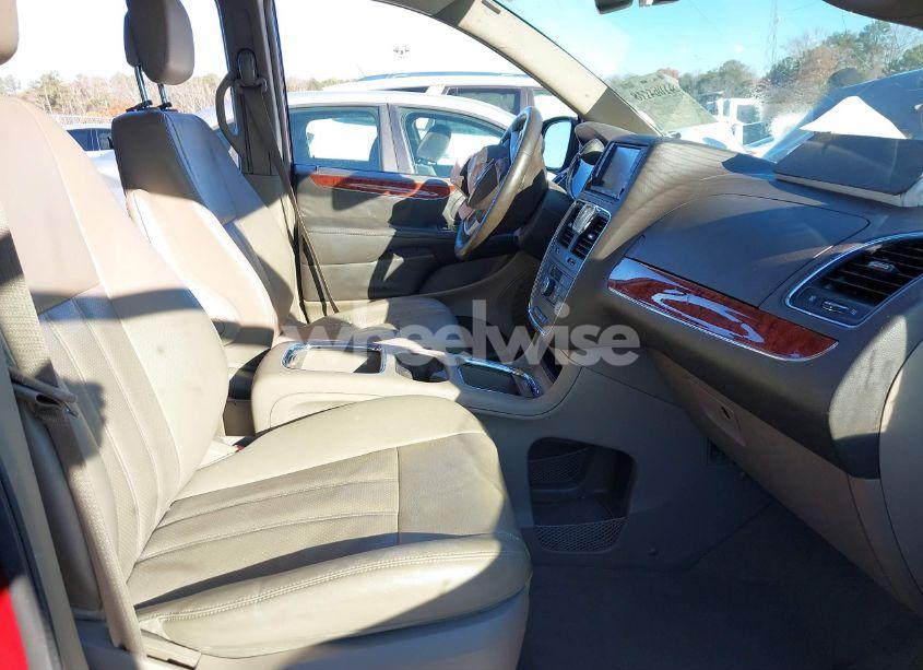 Photo 5 of 2015 Chrysler Town & COUNTRY TOURING-L (VIN 2C4RC1CG6FR562156)