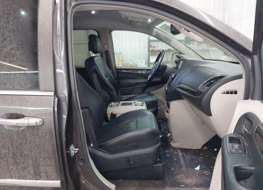 Photo 5 of 2015 Chrysler Town & COUNTRY TOURING-L (VIN 2C4RC1CG6FR572458)