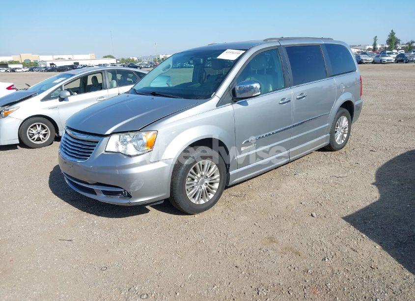 Photo 2 of 2015 Chrysler Town & COUNTRY TOURING-L (VIN 2C4RC1CG6FR638264)