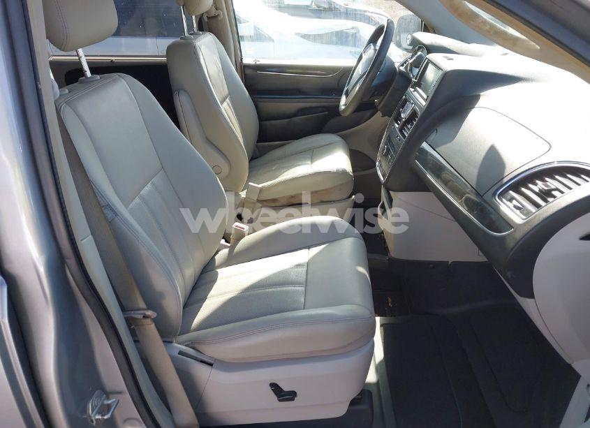 Photo 5 of 2015 Chrysler Town & COUNTRY TOURING-L (VIN 2C4RC1CG6FR638264)